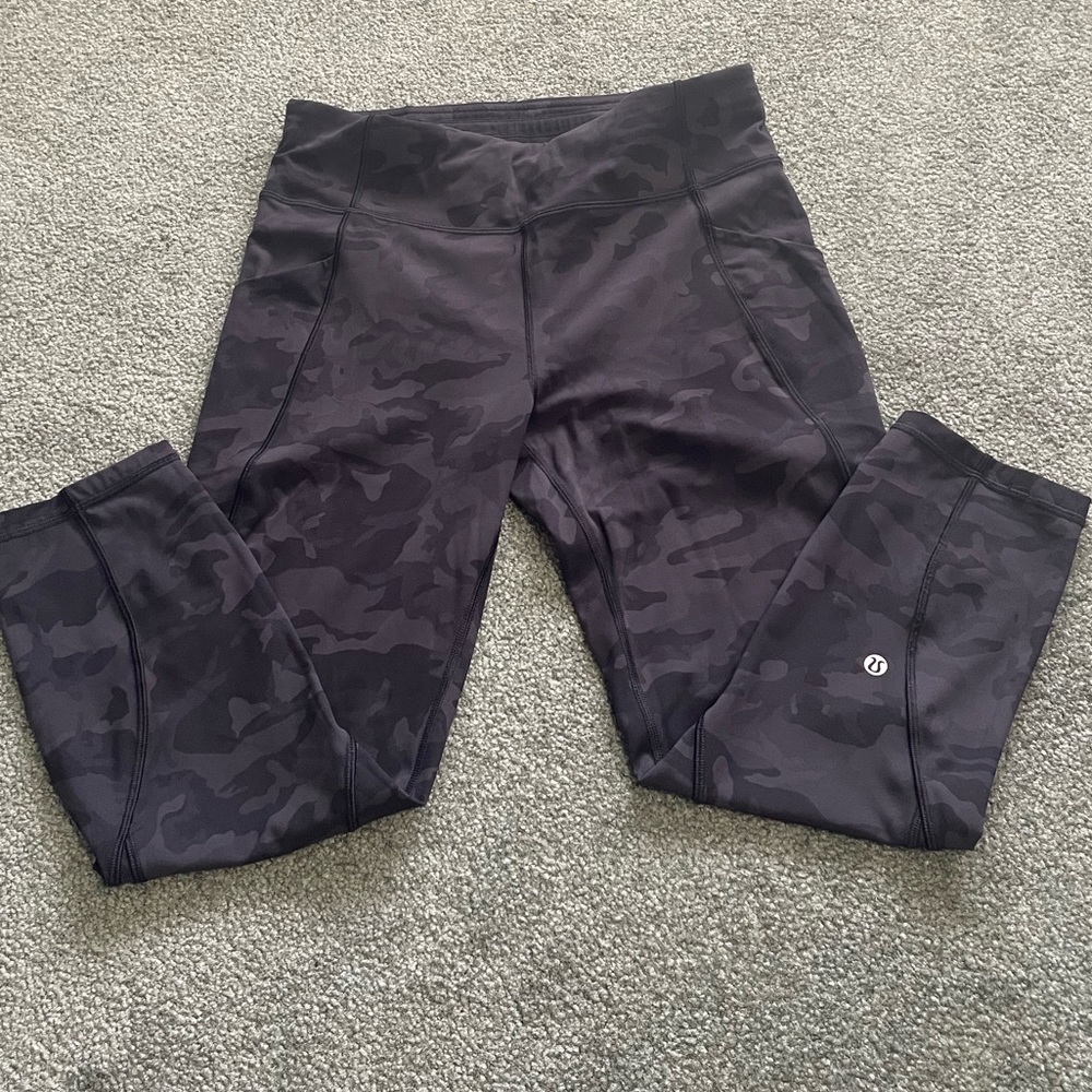 Lululemon black camo cropped leggings. Size 10
